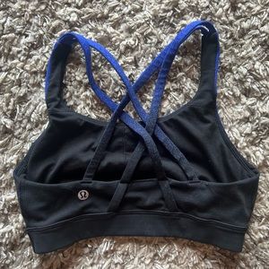 Lululemon sports bra size 4💙